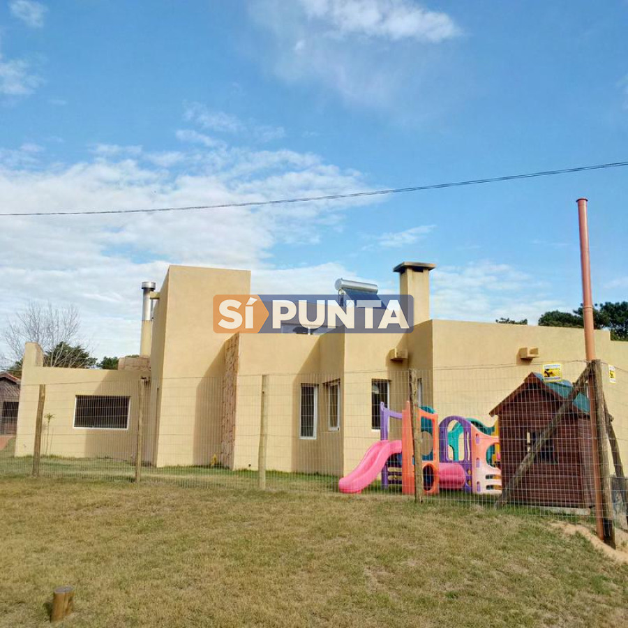 casa 3 dormitorios en alquiler playa mansa - spt1086c