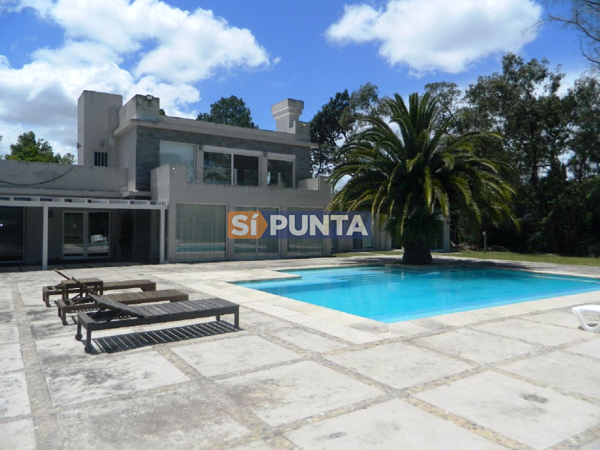Casa  5 dormitorios con piscina climatizada en alquiler - SPT2650C
