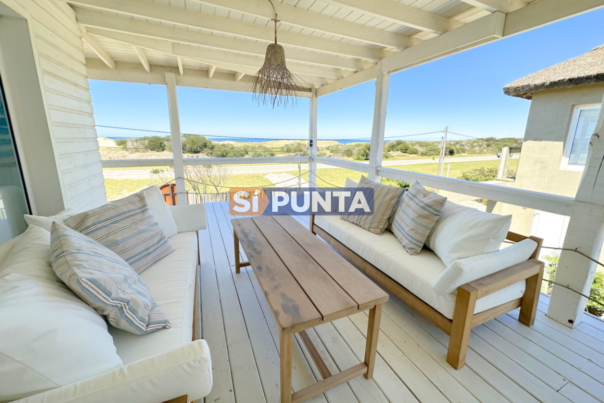 Casa de tres dormitorios en primera línea - La Juanita - SPT10019C