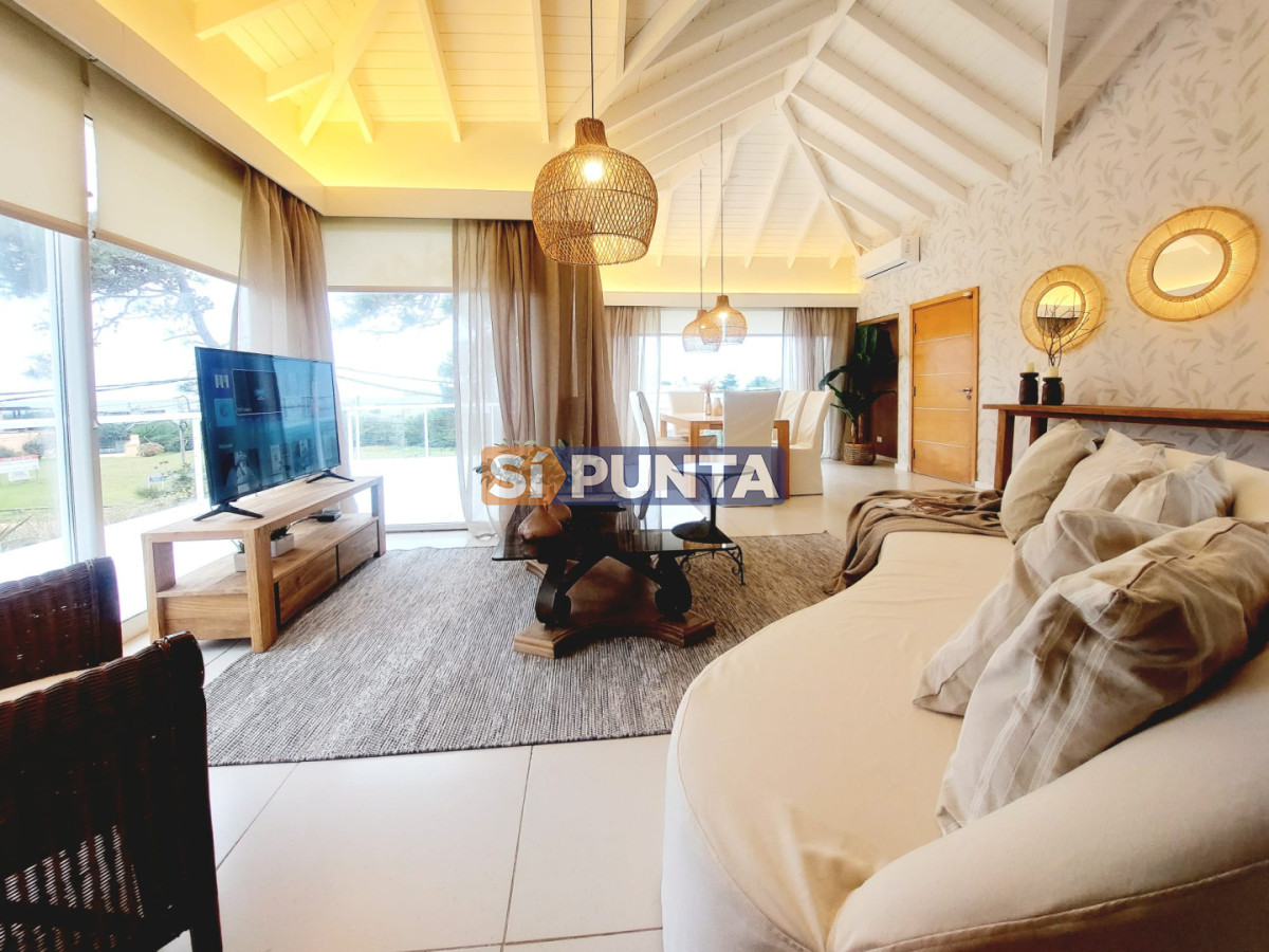 Casa en venta 6 dormitorios - Playa Montoya  - SPT21C