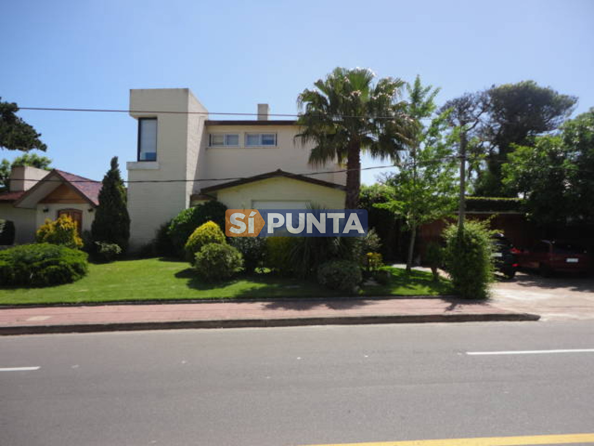 Casa en venta de 5 dormitorios en Playa Mansa - SPT135C