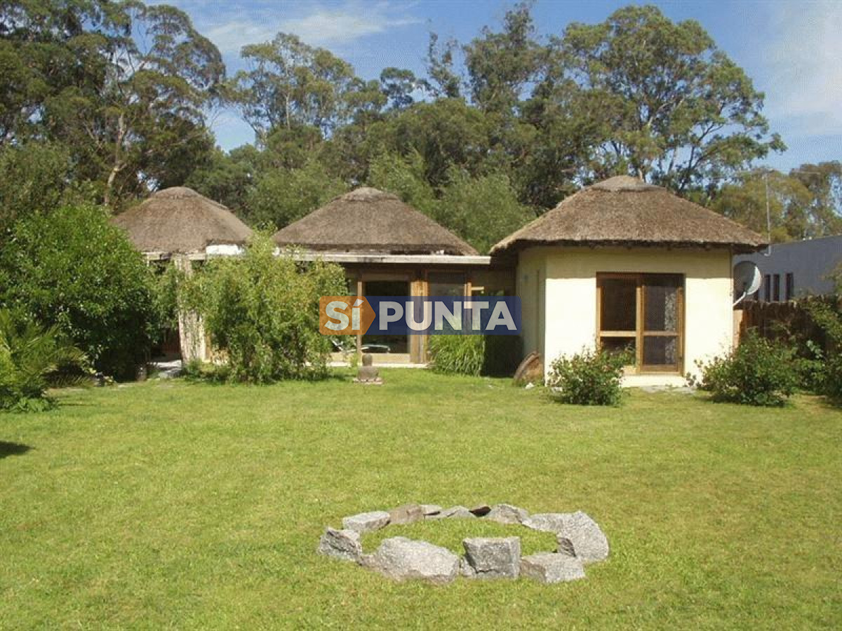 Casa a la venta de 3 dormitorios con piscina El Tesoro - SPT654C