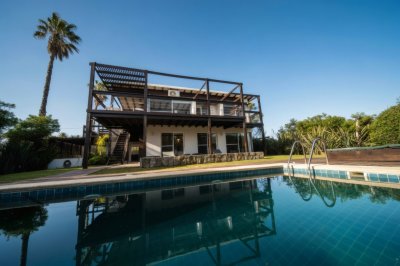 Casa en venta - Punta Piedras