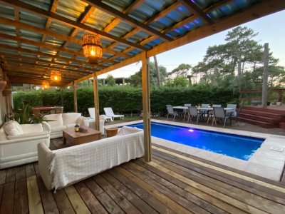 Casa a la venta con piscina 