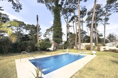 Casa en alquiler 4 dormitorios con piscina - Jardines de Cordoba , Punta del Este