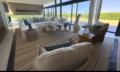 Moderna casa en primera linea de Manantiales en Venta - Laguna Blanca