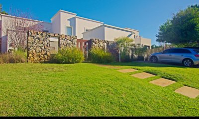 Casa en venta con piscina, Barrio Privado