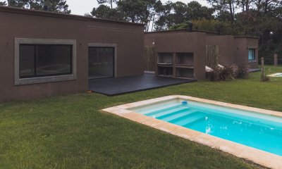 Casa en Venta a Estrenar, 3 dormitorios, Barrio Privado Parque Burnett Pinares