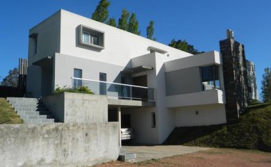Casa en venta 4 dormitorios en barrio privado Punta del Este