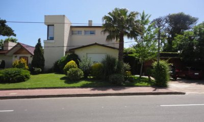 Casa en venta de 5 dormitorios en Playa Mansa