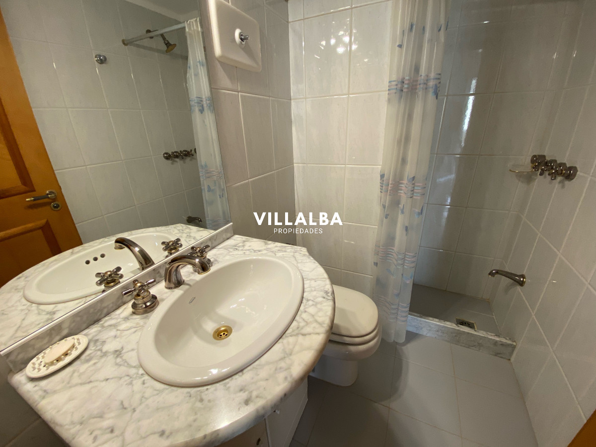 Apartamento ID.4304 - Oportunidad , Punta del Este , Brava frente al mar 