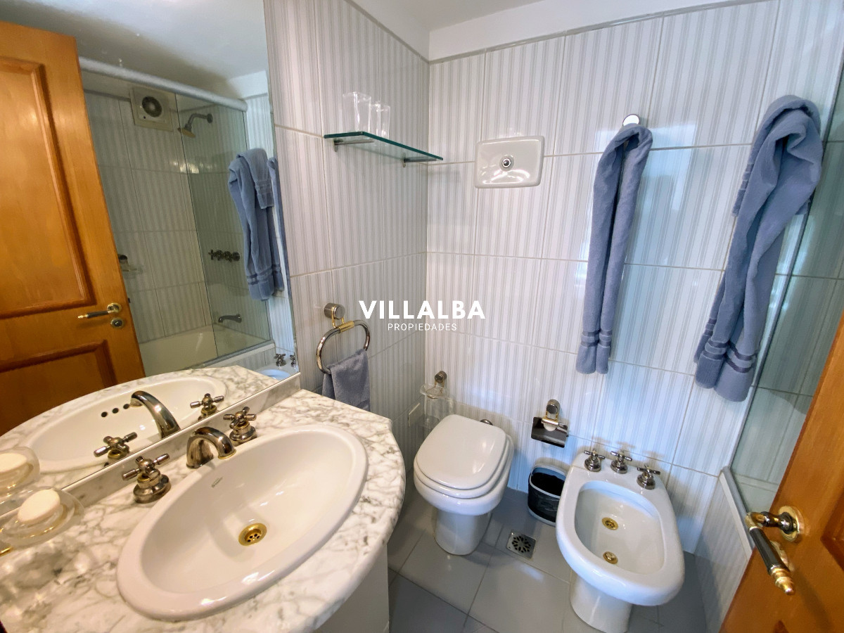 Apartamento ID.4304 - Oportunidad , Punta del Este , Brava frente al mar 