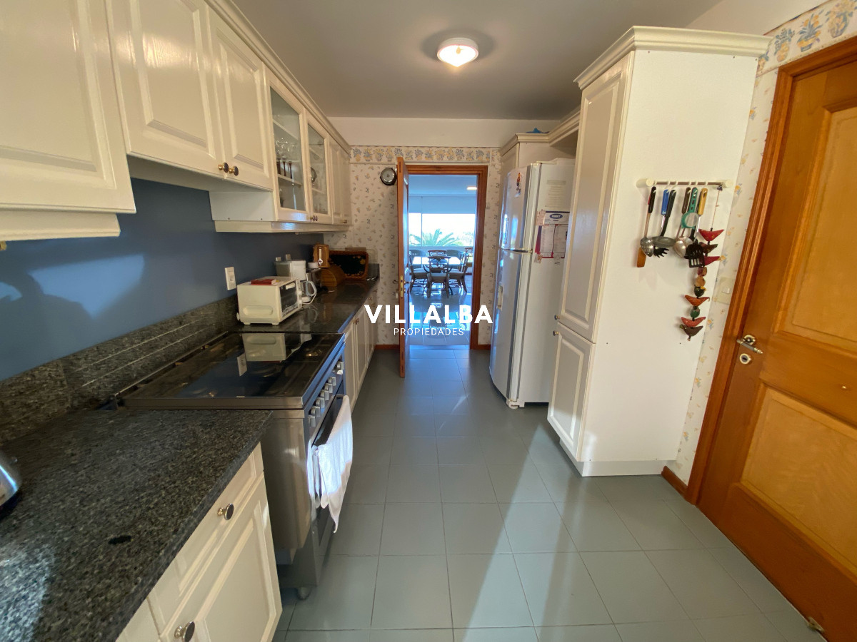 Apartamento ID.4304 - Oportunidad , Punta del Este , Brava frente al mar 