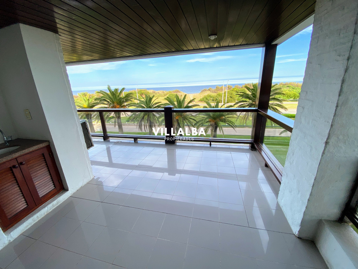 Apartamento ID.4304 - Oportunidad , Punta del Este , Brava frente al mar 