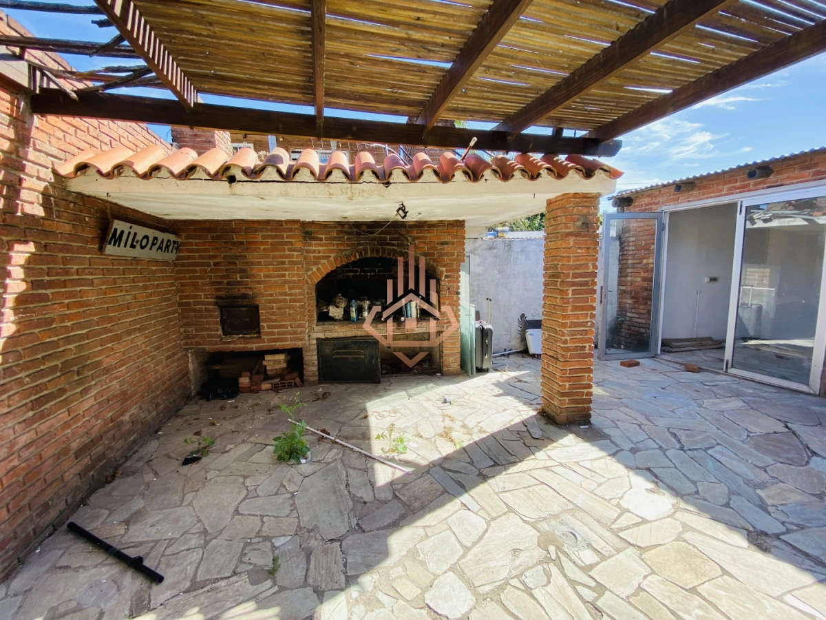 Casa en venta de 3 dormitorios; 2 baños. Cercana a la playa
