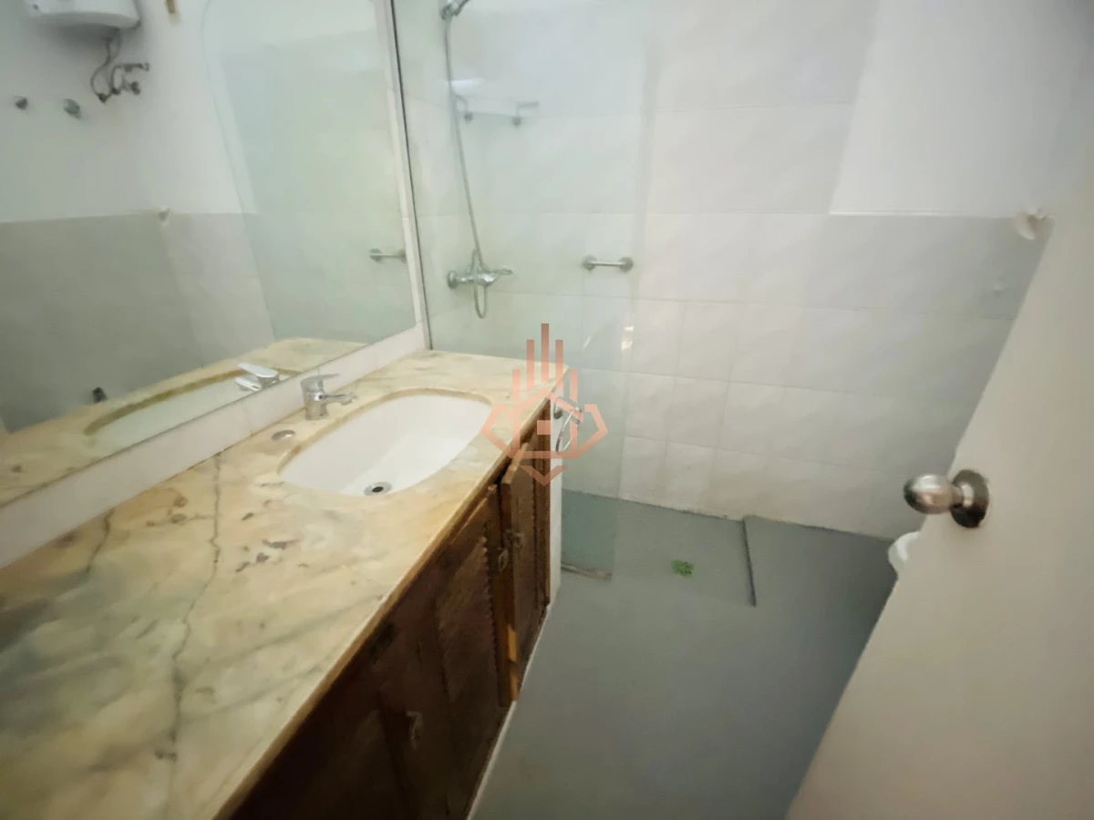 Casa en venta de 3 dormitorios; 2 baños. Cercana a la playa