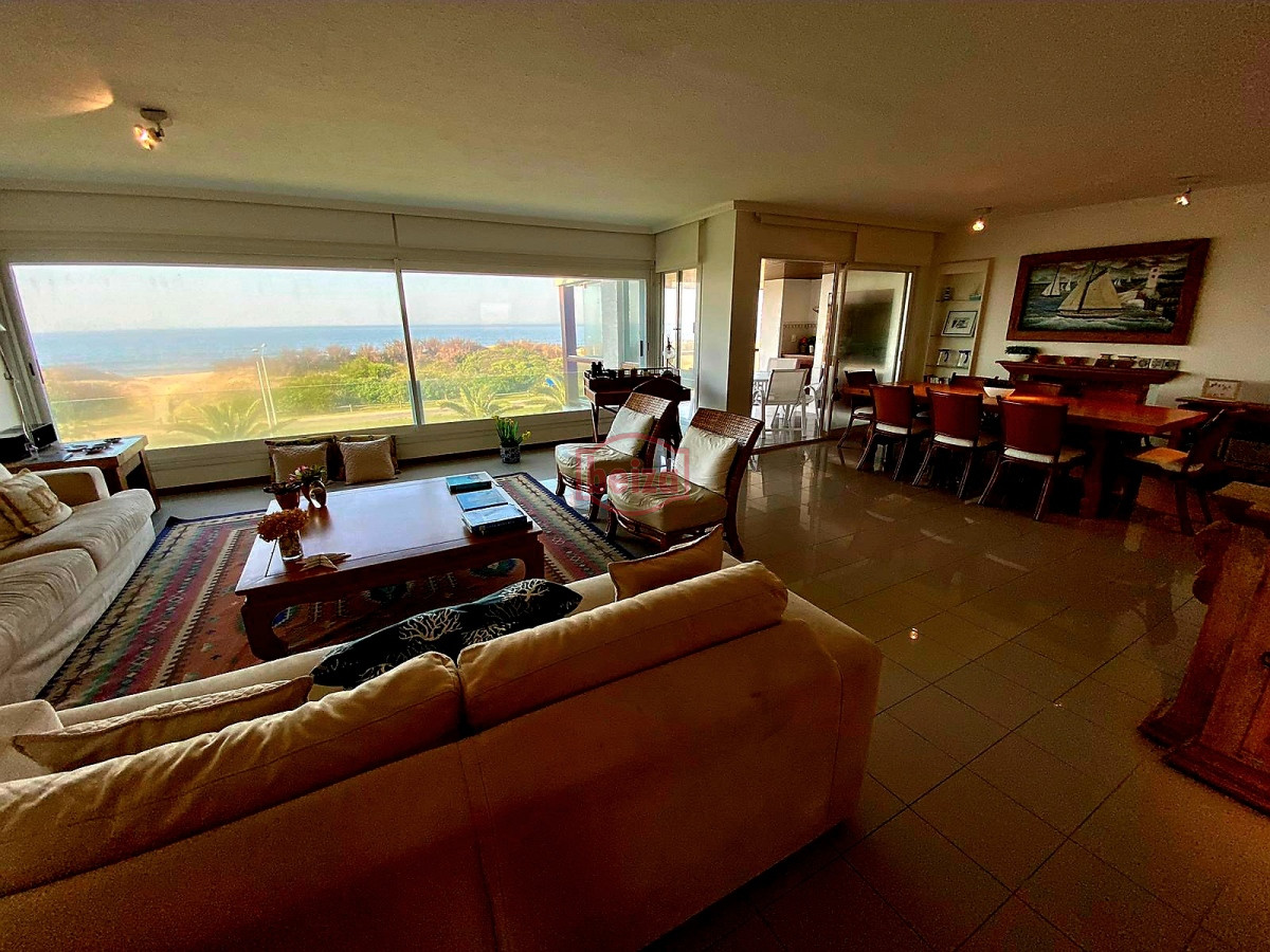 Apartamento ID.166843/Espectacular-Penthouse - Playa Brava , frente al mar , magnífico entorno de bosque y mar 