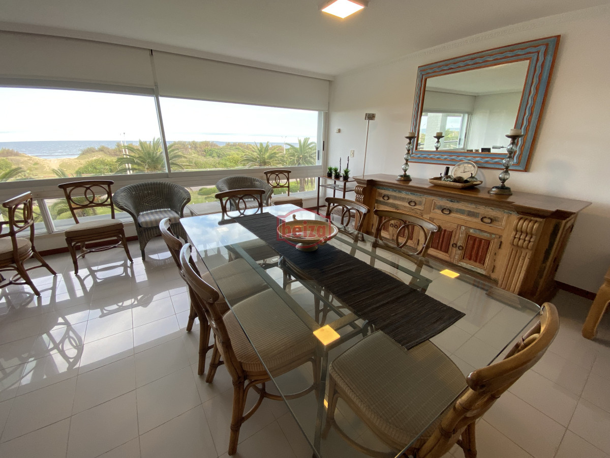 Apartamento ID.166844/Excelente-apartamento-en-torre-de-primera-categoría - Brava , edificio bajo , frente al mar . 