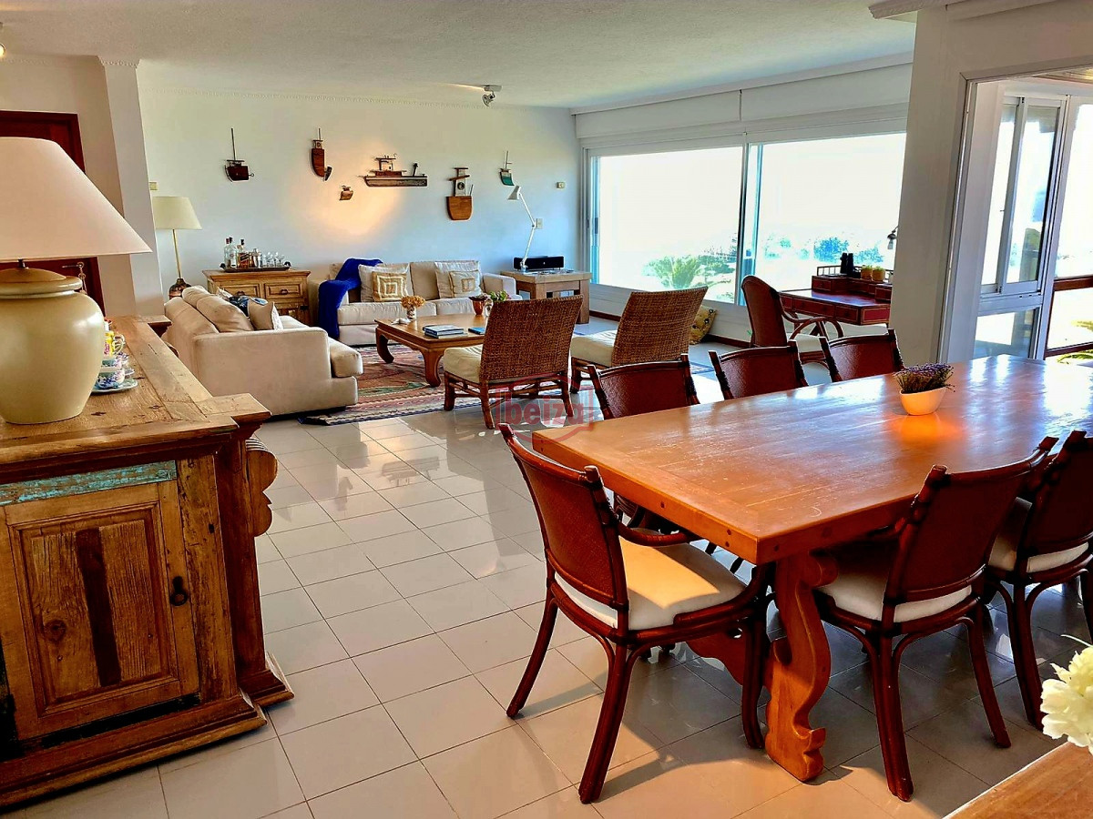 Apartamento ID.166843/Espectacular-Penthouse - Playa Brava , frente al mar , magnífico entorno de bosque y mar 