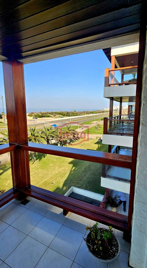 Apartamento ID.166843/Espectacular-Penthouse - Playa Brava , frente al mar , magnífico entorno de bosque y mar 