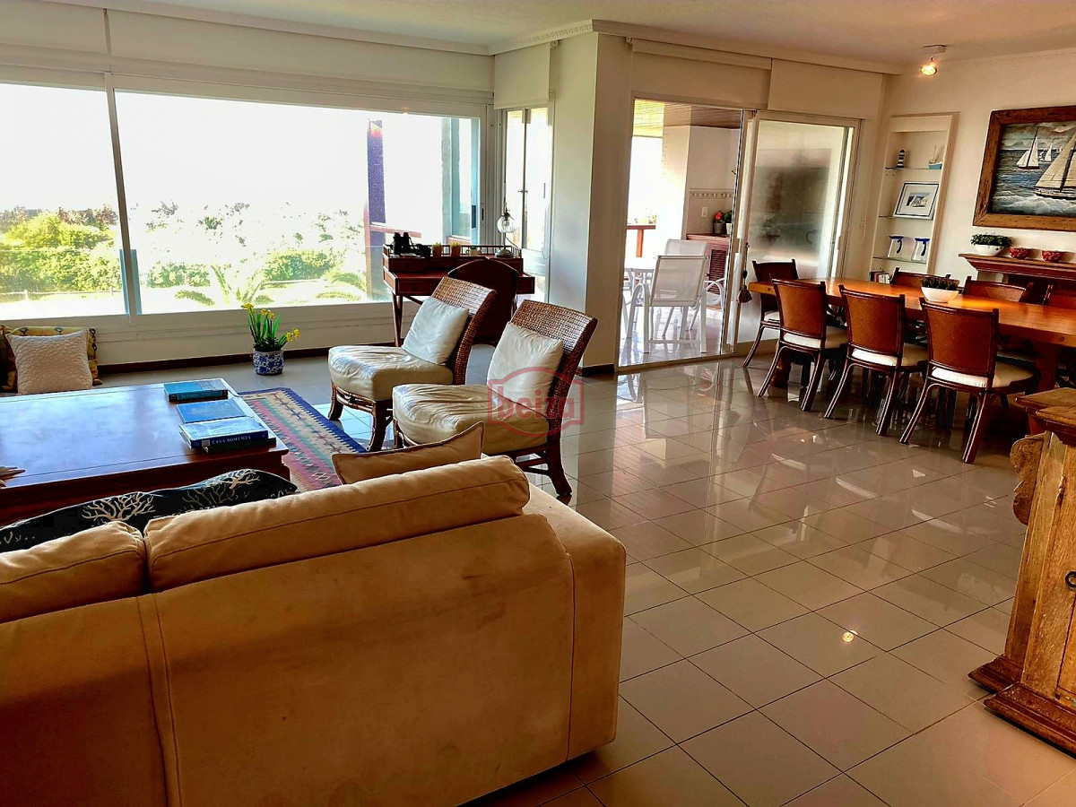 Apartamento ID.166843/Espectacular-Penthouse - Playa Brava , frente al mar , magnífico entorno de bosque y mar 