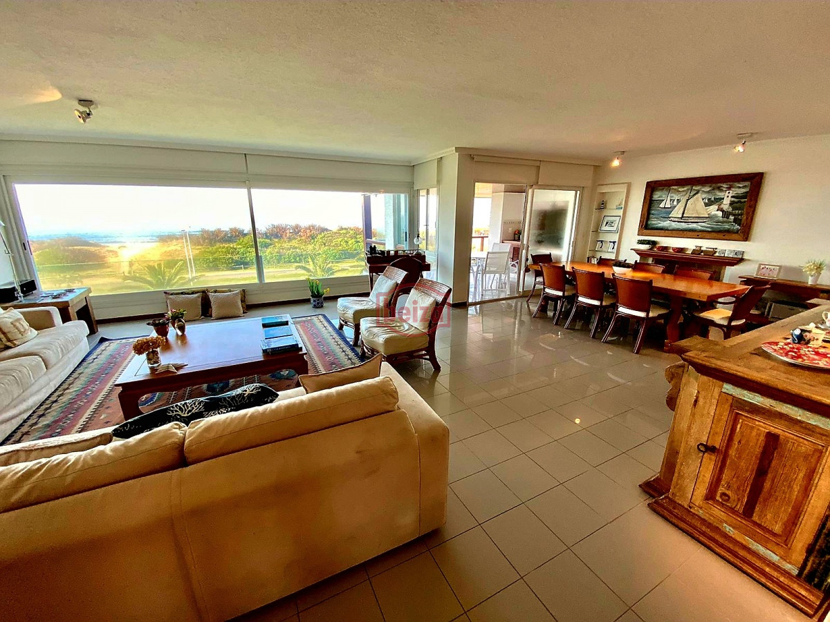 Apartamento ID.166843/Espectacular-Penthouse - Playa Brava , frente al mar , magnífico entorno de bosque y mar 