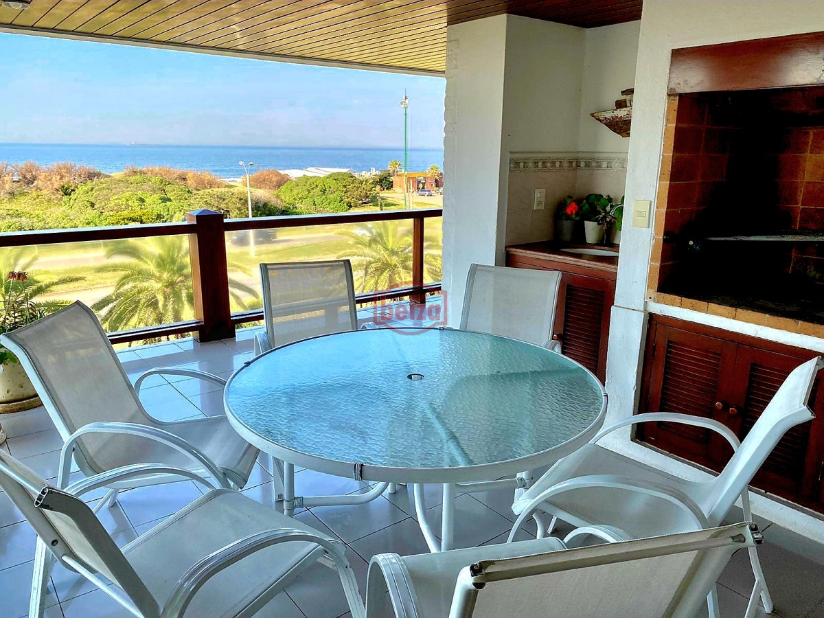 Apartamento ID.166843/Espectacular-Penthouse - Playa Brava , frente al mar , magnífico entorno de bosque y mar 