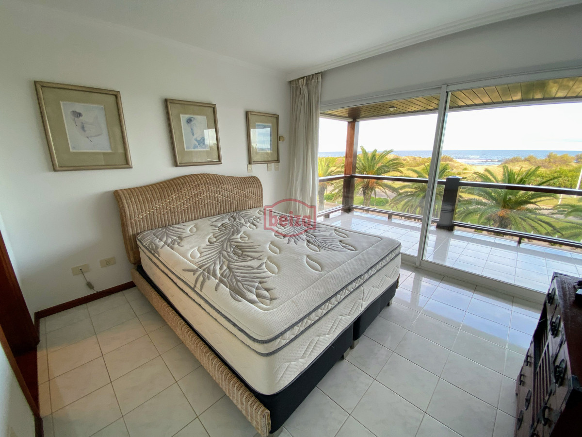 Apartamento ID.166844/Excelente-apartamento-en-torre-de-primera-categoría - Brava , edificio bajo , frente al mar . 
