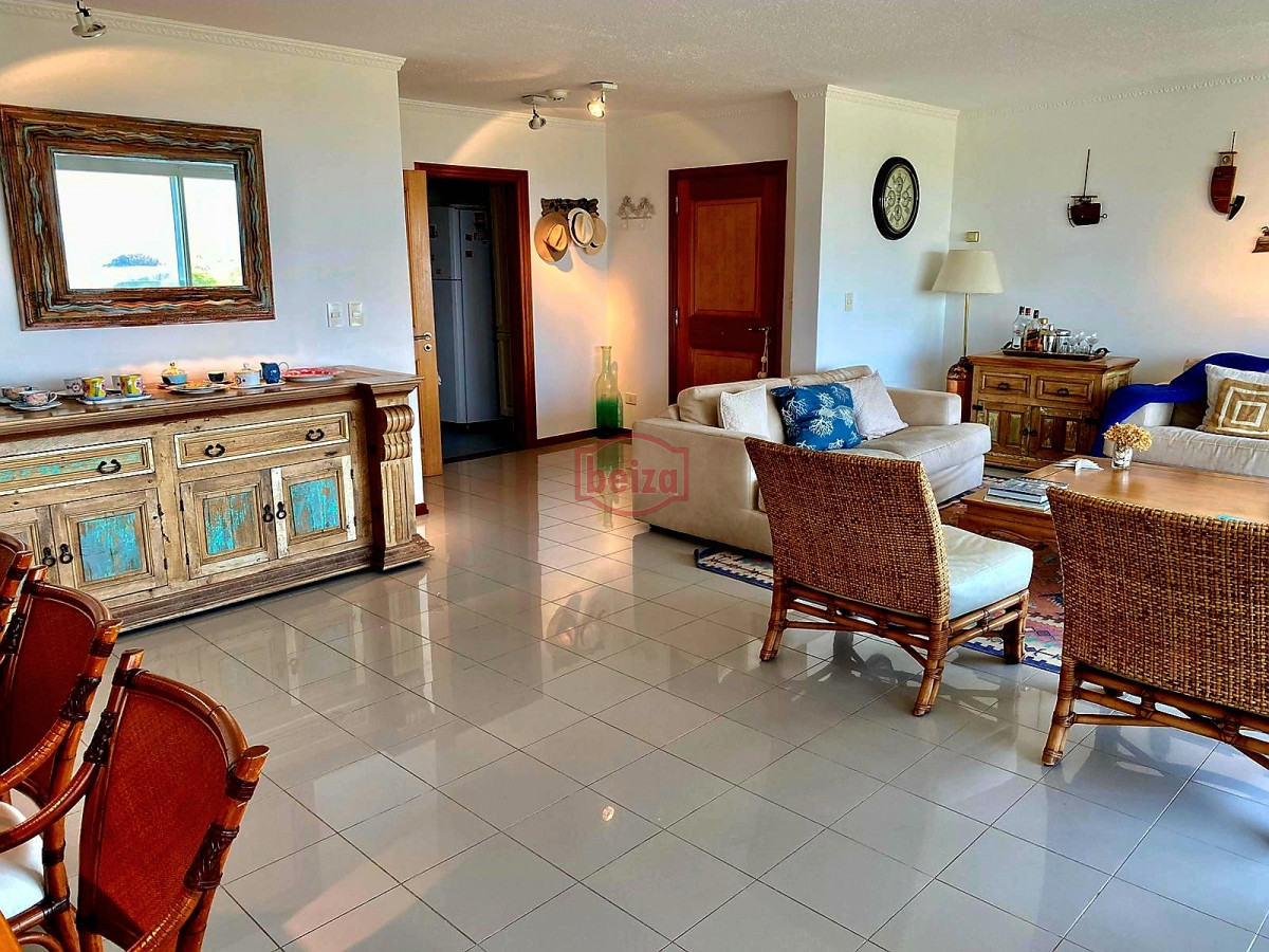 Apartamento ID.166843/Espectacular-Penthouse - Playa Brava , frente al mar , magnífico entorno de bosque y mar 