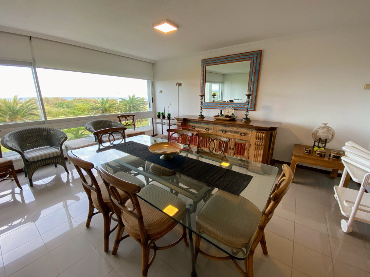 Apartamento ID.166844/Excelente-apartamento-en-torre-de-primera-categoría - Brava , edificio bajo , frente al mar . 