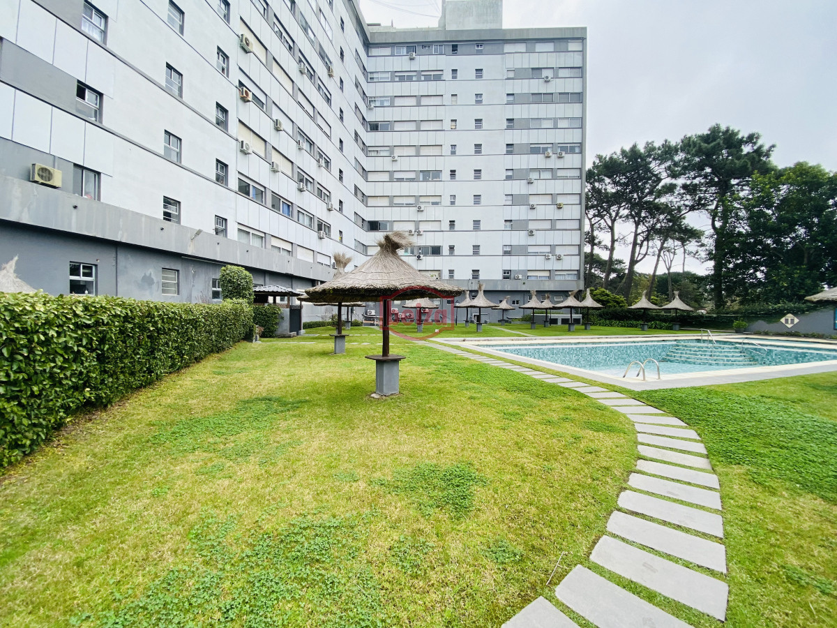 Apartamento ID.166982/Departamento-con-gran-comodidad-en-venta. - Punta del Este , próximo a centros comerciales y sanatorios 