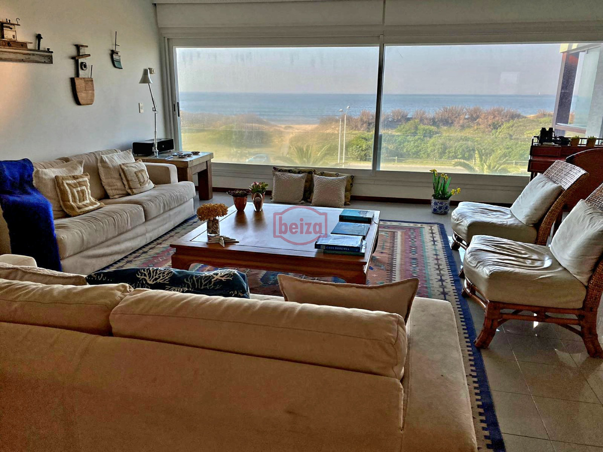 Apartamento ID.166843/Espectacular-Penthouse - Playa Brava , frente al mar , magnífico entorno de bosque y mar 