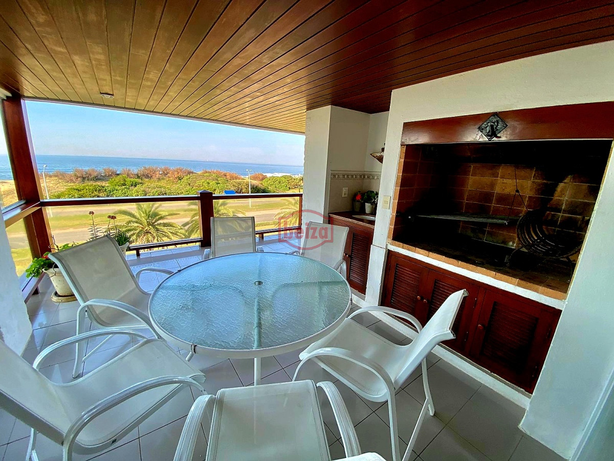 Apartamento ID.166843/Espectacular-Penthouse - Playa Brava , frente al mar , magnífico entorno de bosque y mar 