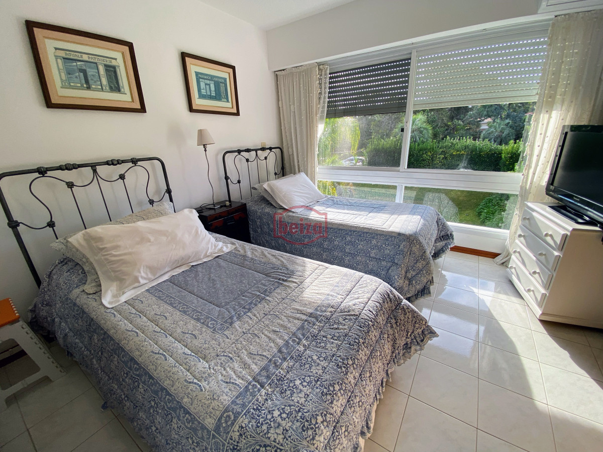 Apartamento ID.166844/Excelente-apartamento-en-torre-de-primera-categoría - Brava , edificio bajo , frente al mar . 
