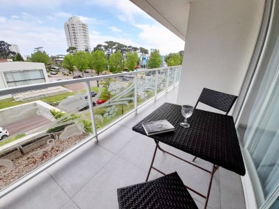 Edificio  con estilo único ubicado en Roosevelt