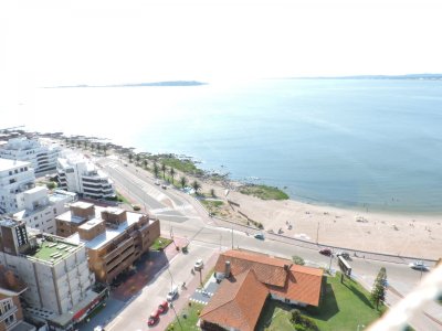 Apartamento con vista increíble a la Bahía , isla y rambla mansa 