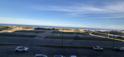 NUEVO INGRESO . Playa Brava , frente al mar 