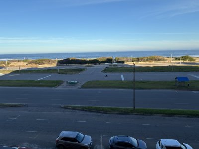 NUEVO INGRESO . Playa Brava , frente al mar 