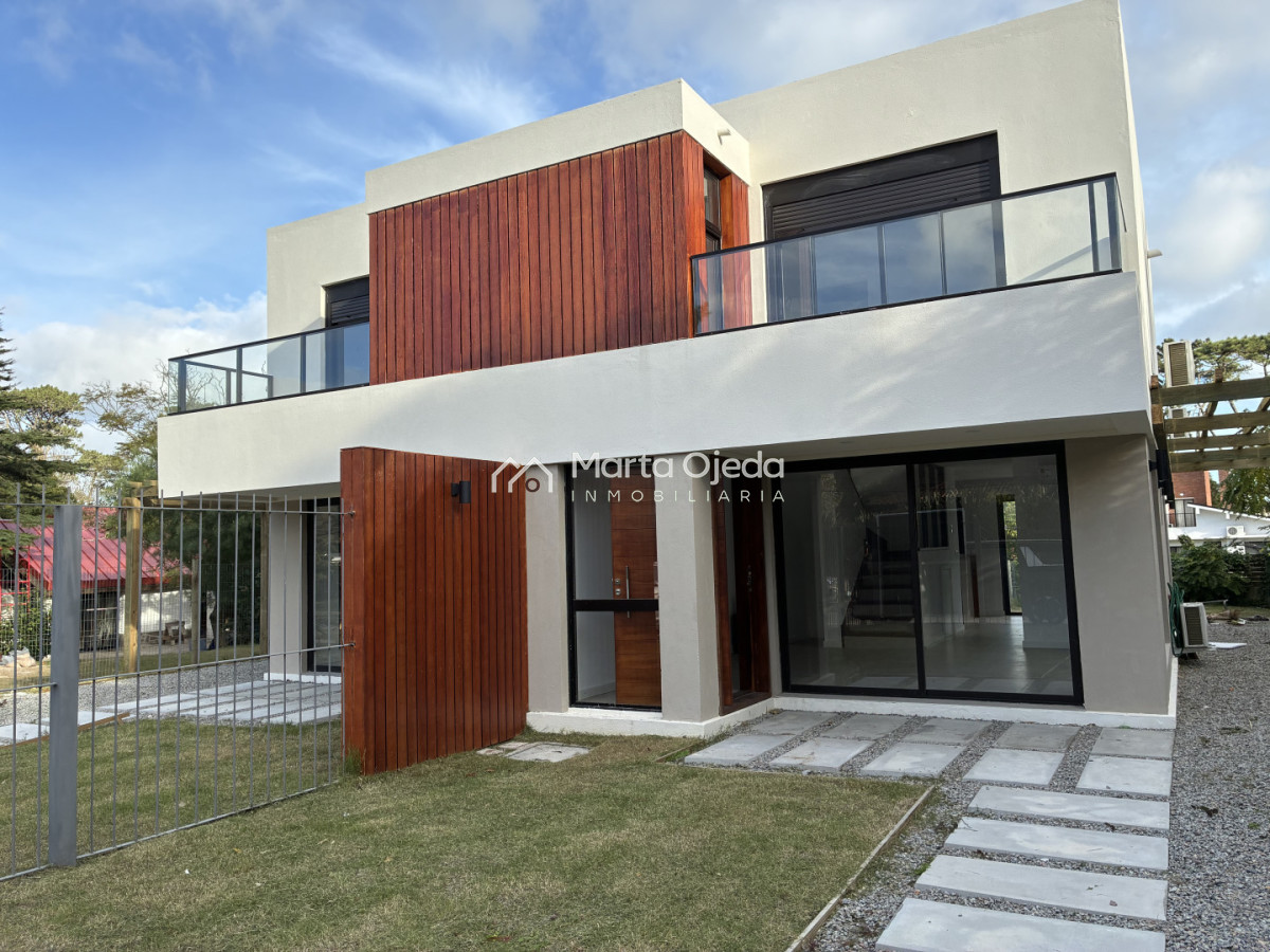 Casa ID.41517 - ¡MUDATE YA! Casa a estrenar de buena construcción y finas terminaciones 