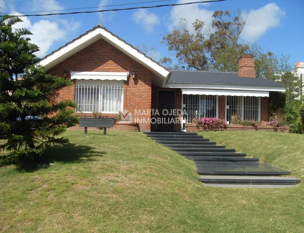 Casa ID.37452 - Amplia casa próxima al mar 