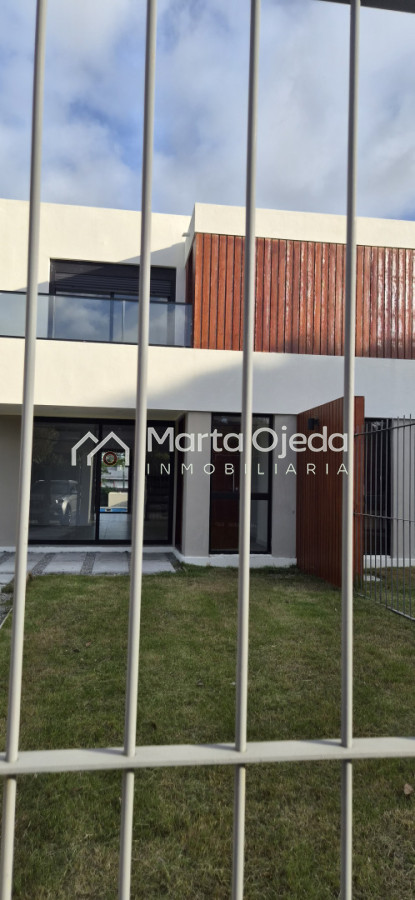 Casa ID.41517 - ¡MUDATE YA! Casa a estrenar de buena construcción y finas terminaciones 