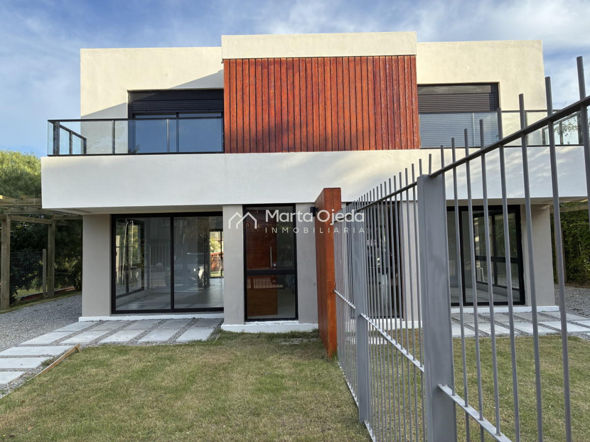 Casa ID.41517 - ¡MUDATE YA! Casa a estrenar de buena construcción y finas terminaciones 