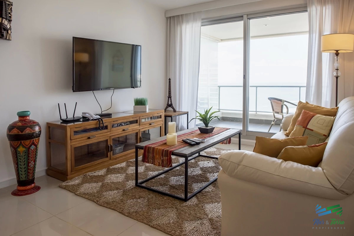Apartamento ID.3718 - Alquilo apartamento 2 dormitorios, Torre Wind, Punta del Este 