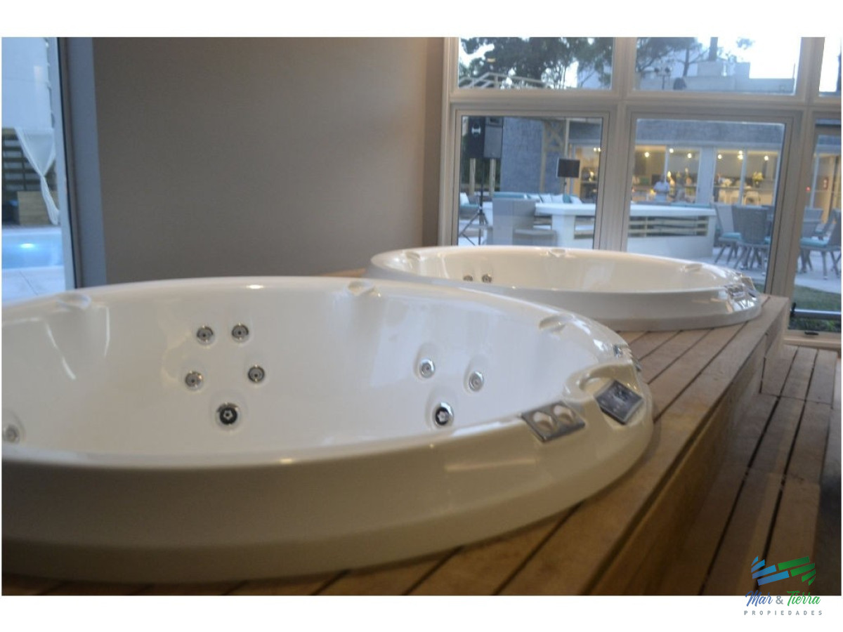 Apartamento ID.3718 - Alquilo apartamento 2 dormitorios, Torre Wind, Punta del Este 