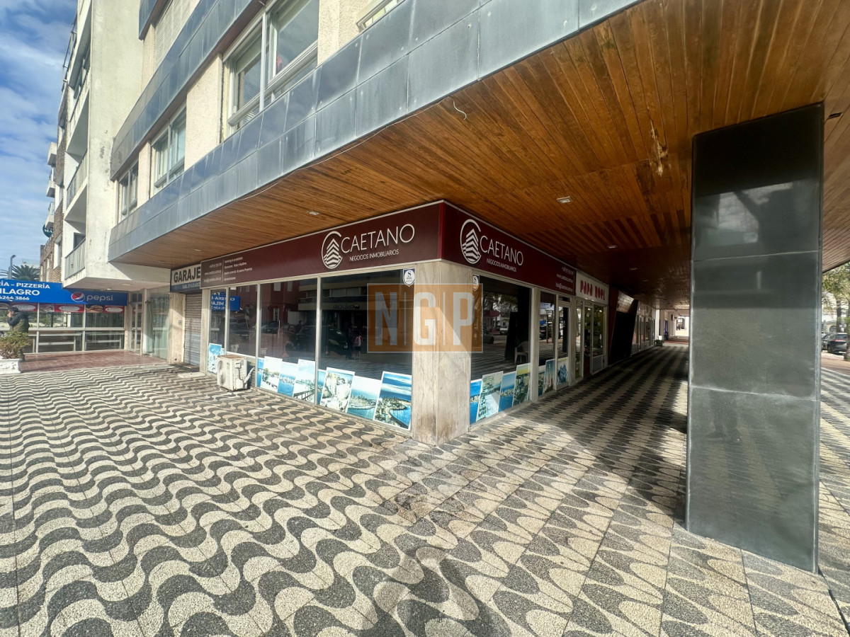 Alquiler anual, local comercial. Peninsula, Punta del Este  - NGP31460L