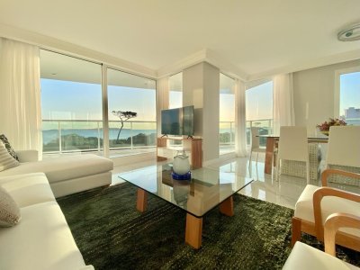 Apartamento de 4 dormitorios en venta en edificio Paramount, Punta del Este.