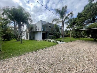 Casa moderna en venta en Rincón del Indio, Punta del Este.