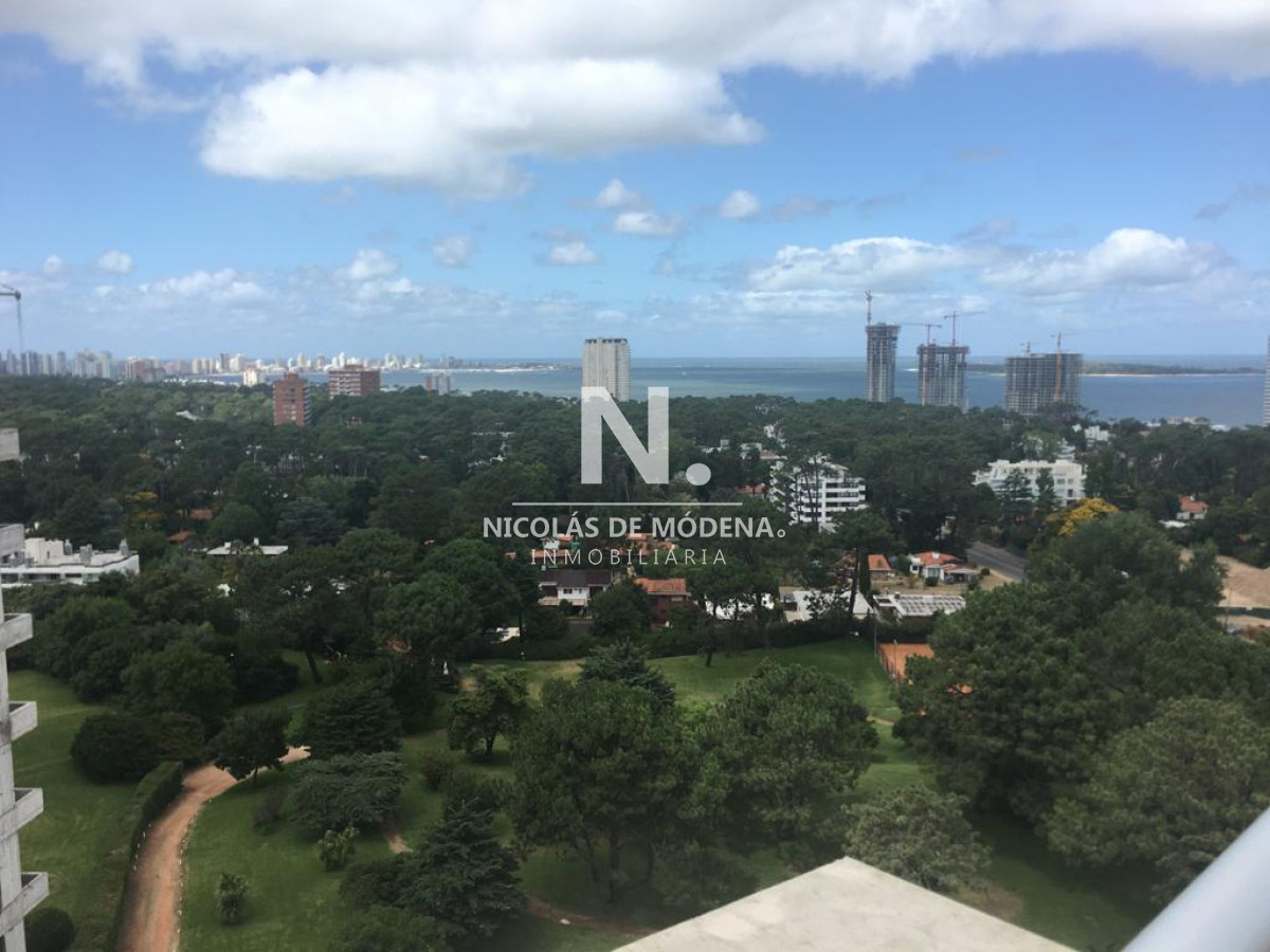 Apartamento con buena terraza, de dos dormitorios y dos baños - NDM5894A