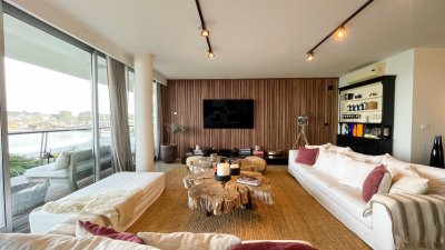 Hermoso apartamento de 4 dormitorios!