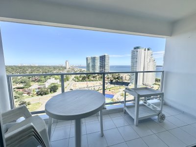 Venta apartamento 3 dormitorios. Playa mansa, Punta del Este. 
